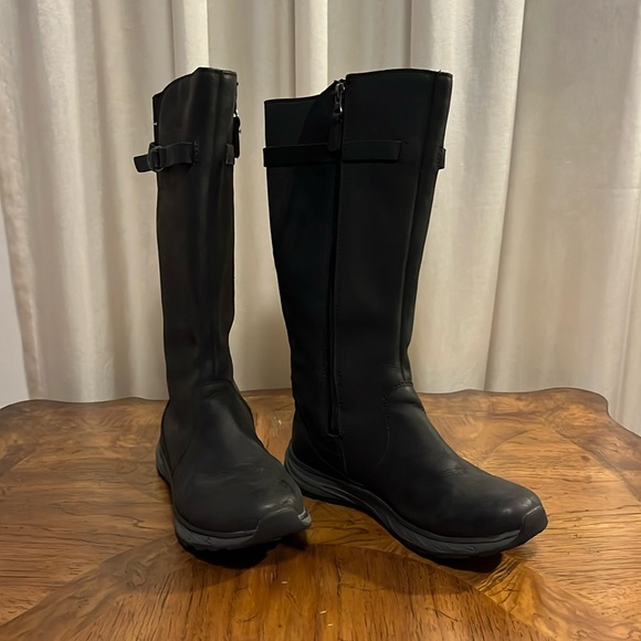 Eddie Bauer size 7.5 Leather Lodge Boots waterproof